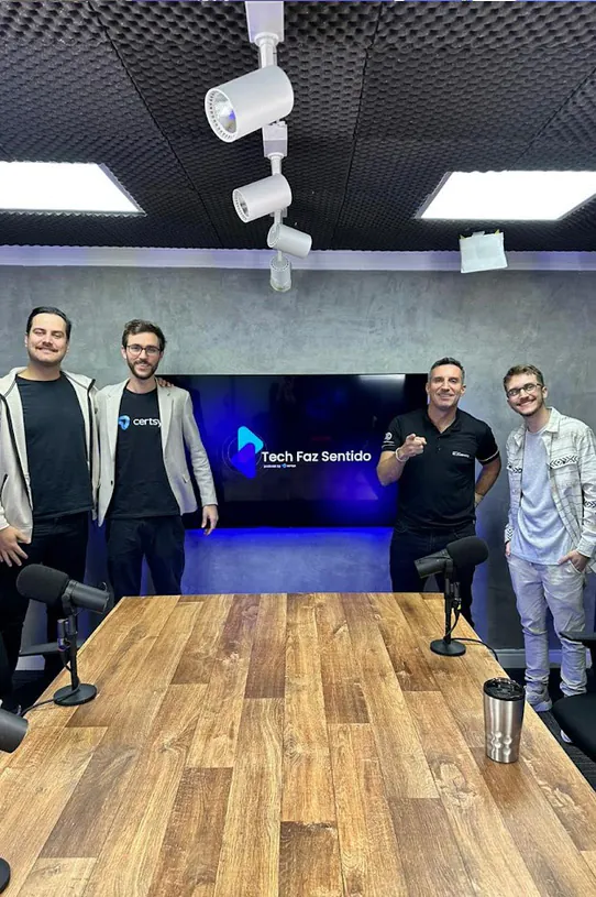 Gravação do podcast Tech Faz Sentido com Tuba Lyra