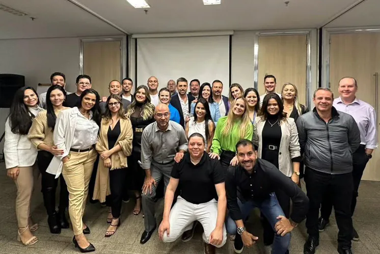 Turma de treinamento in-company conduzido por Tuba Lyra